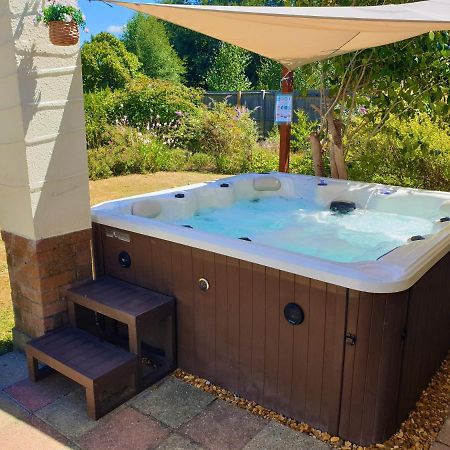 Lions Lodge: Great Location With Hot Tub ริงวูด ภายนอก รูปภาพ
